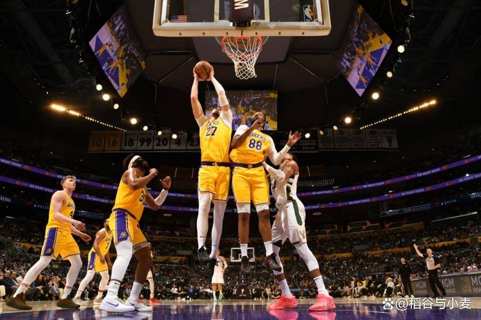 米兰电竞登录-湖人新援复出，带领球队取得胜利