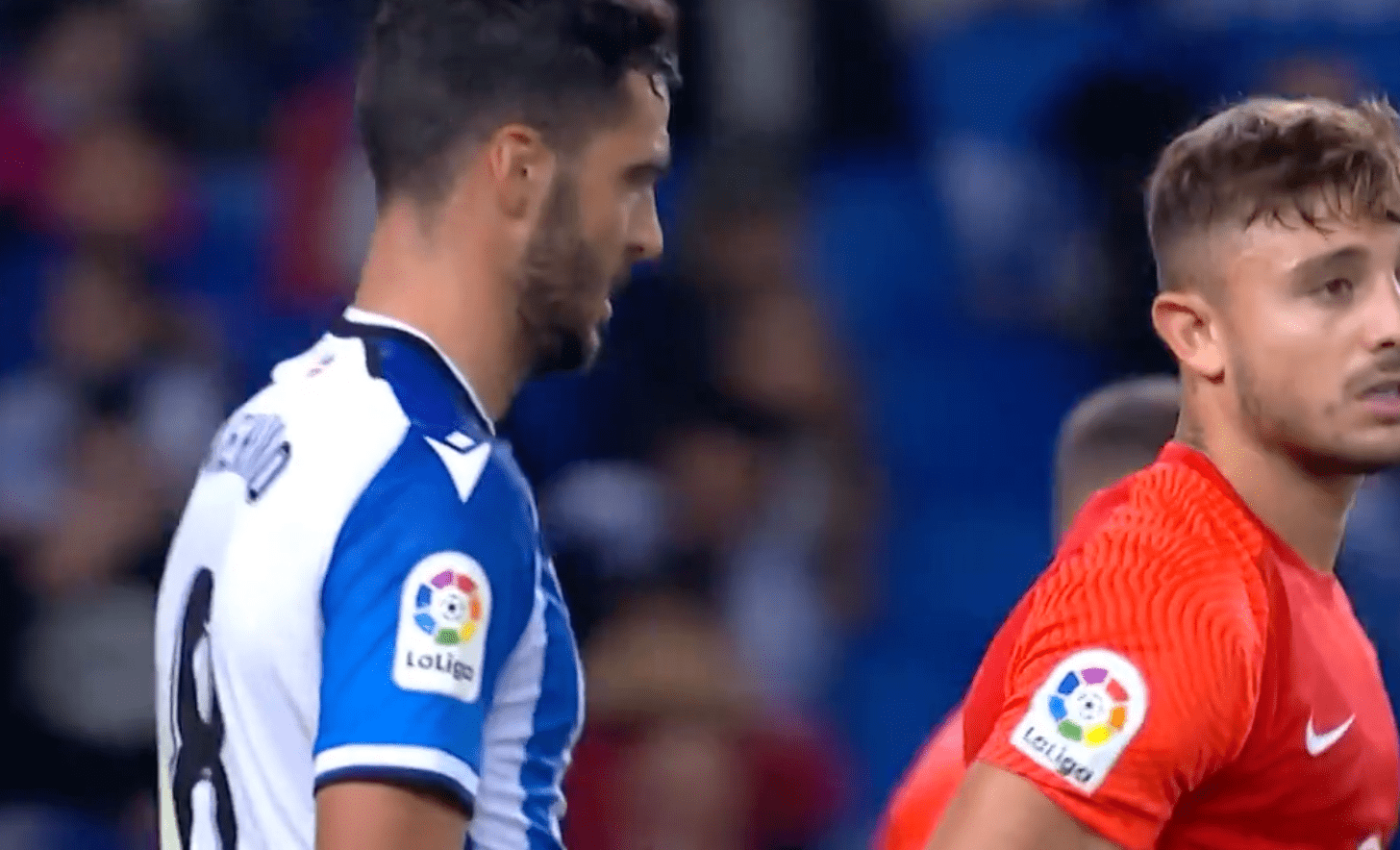 包含广州淘宝客场击败河南建业，稳坐积分榜前列的词条